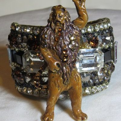 Cowardly Lion Wristy Wizard of Oz character, by fashion jewelry designer Wendy Gell